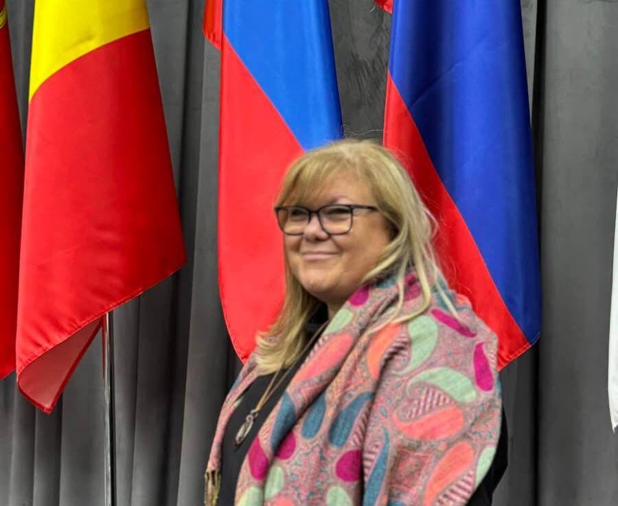 Пані Матея Превольшек, Надзвичайний і Повноважний Посол Республіки Словенія в Україні, відвідала Мистецький ліцей «ЗМІНА»